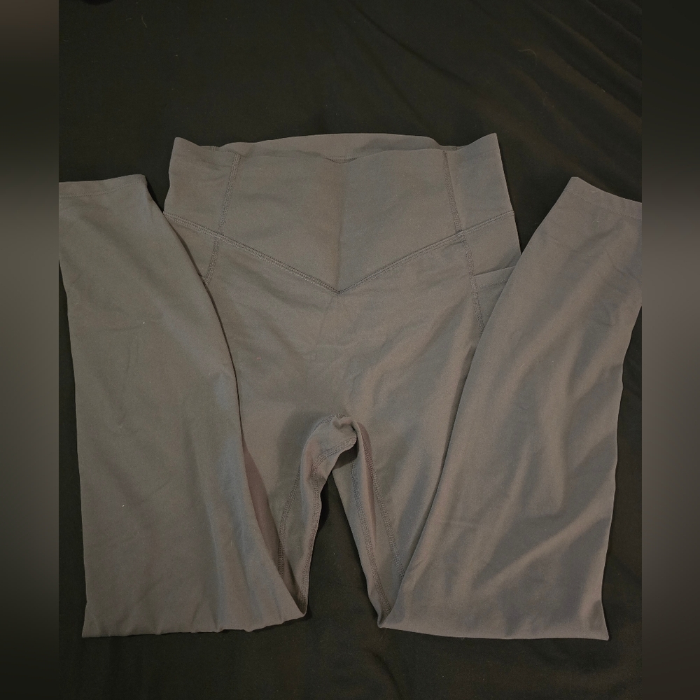 Halara NWT Ultrasculpt Tummy Control Butt Lifting & Cinching 7/8 Leggings